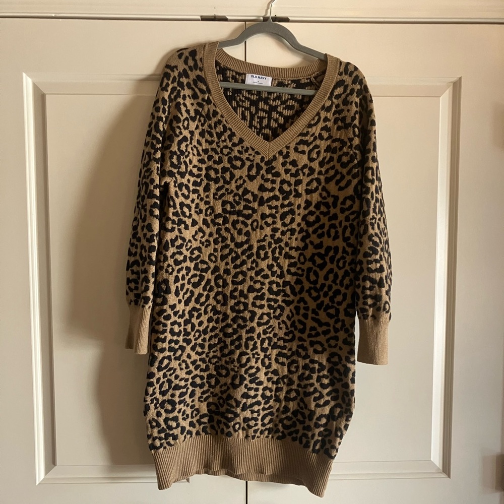 Old Navy cheetah sweater dress size medium. Gently worn